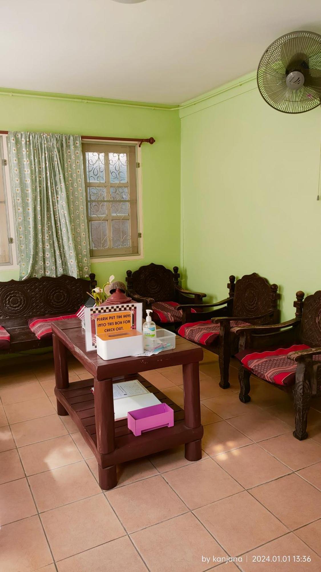 Home Stay At Tapae Chiang Mai Exteriör bild