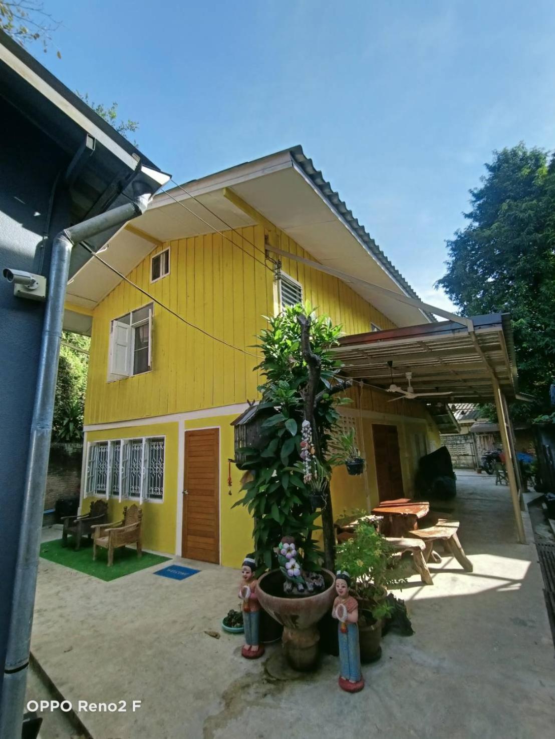Home Stay At Tapae Chiang Mai Exteriör bild