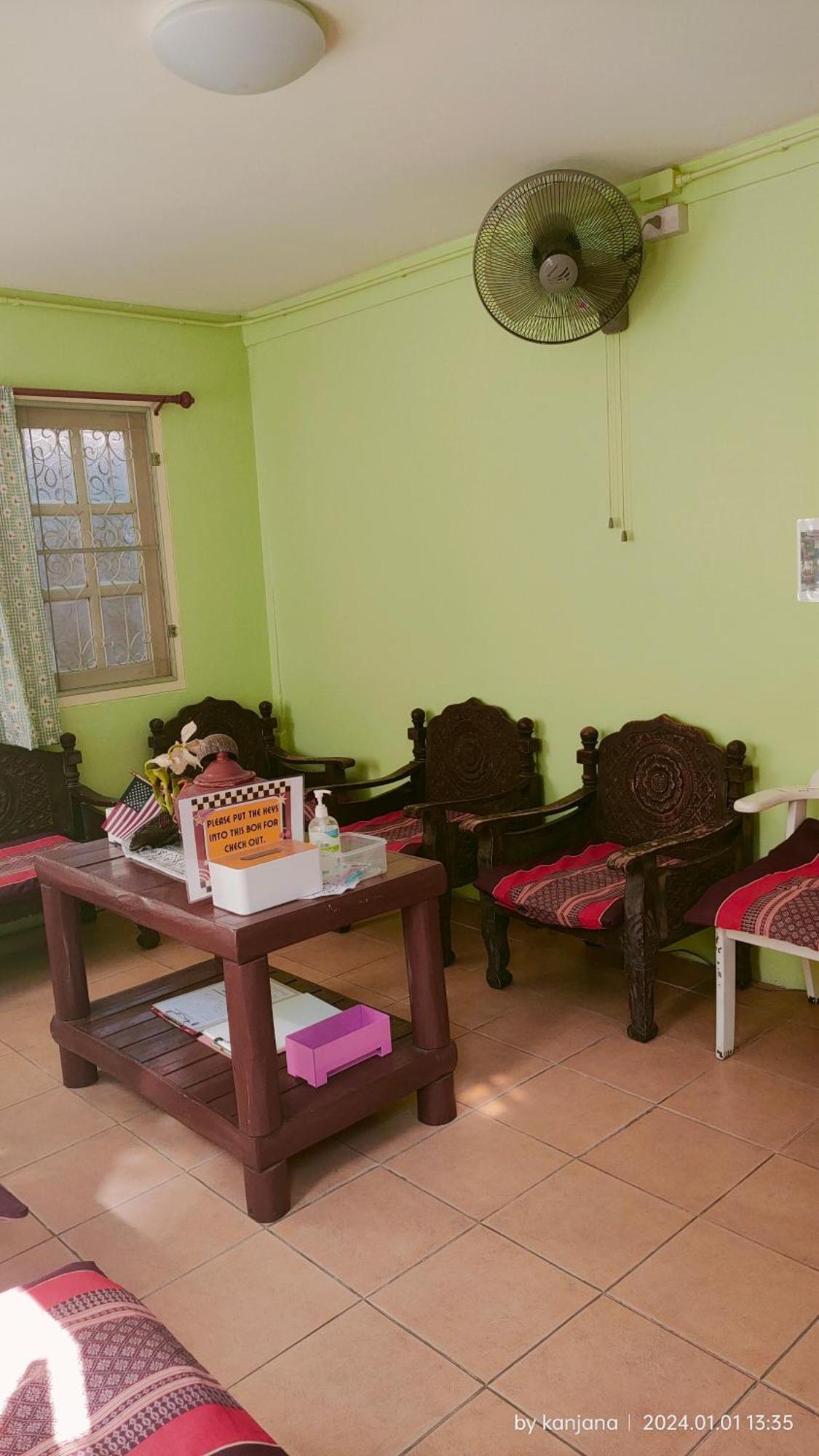 Home Stay At Tapae Chiang Mai Exteriör bild