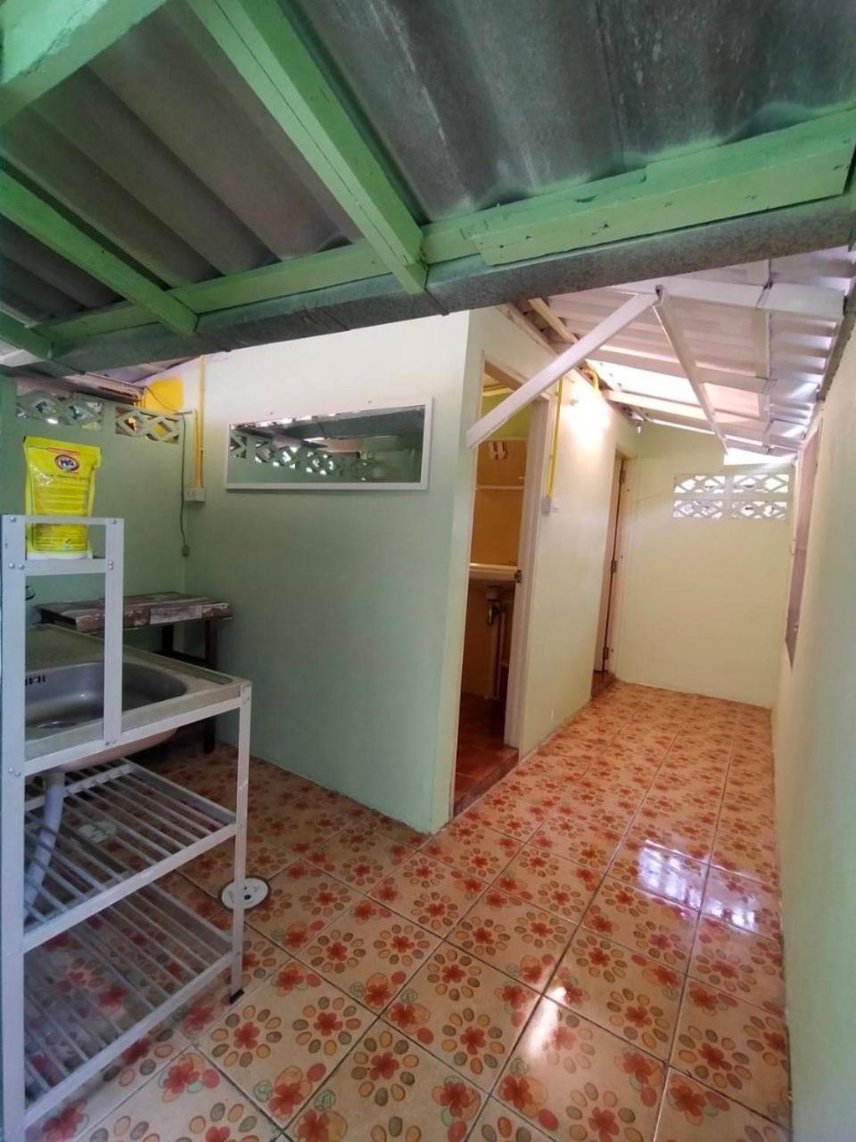 Home Stay At Tapae Chiang Mai Exteriör bild