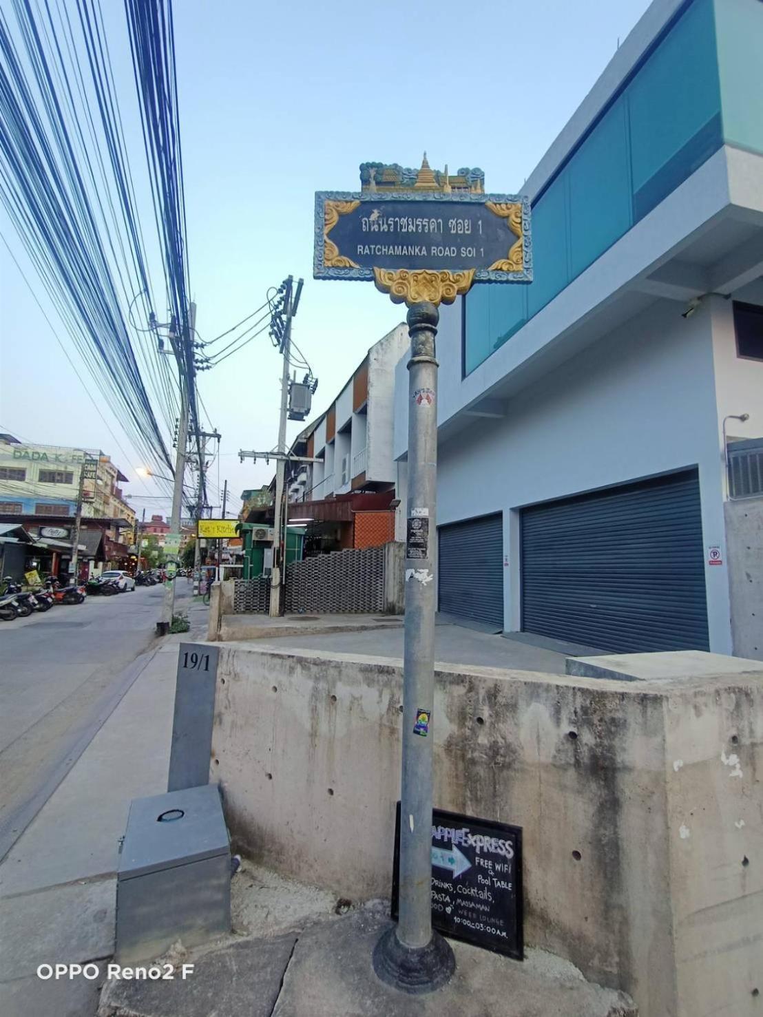 Home Stay At Tapae Chiang Mai Exteriör bild