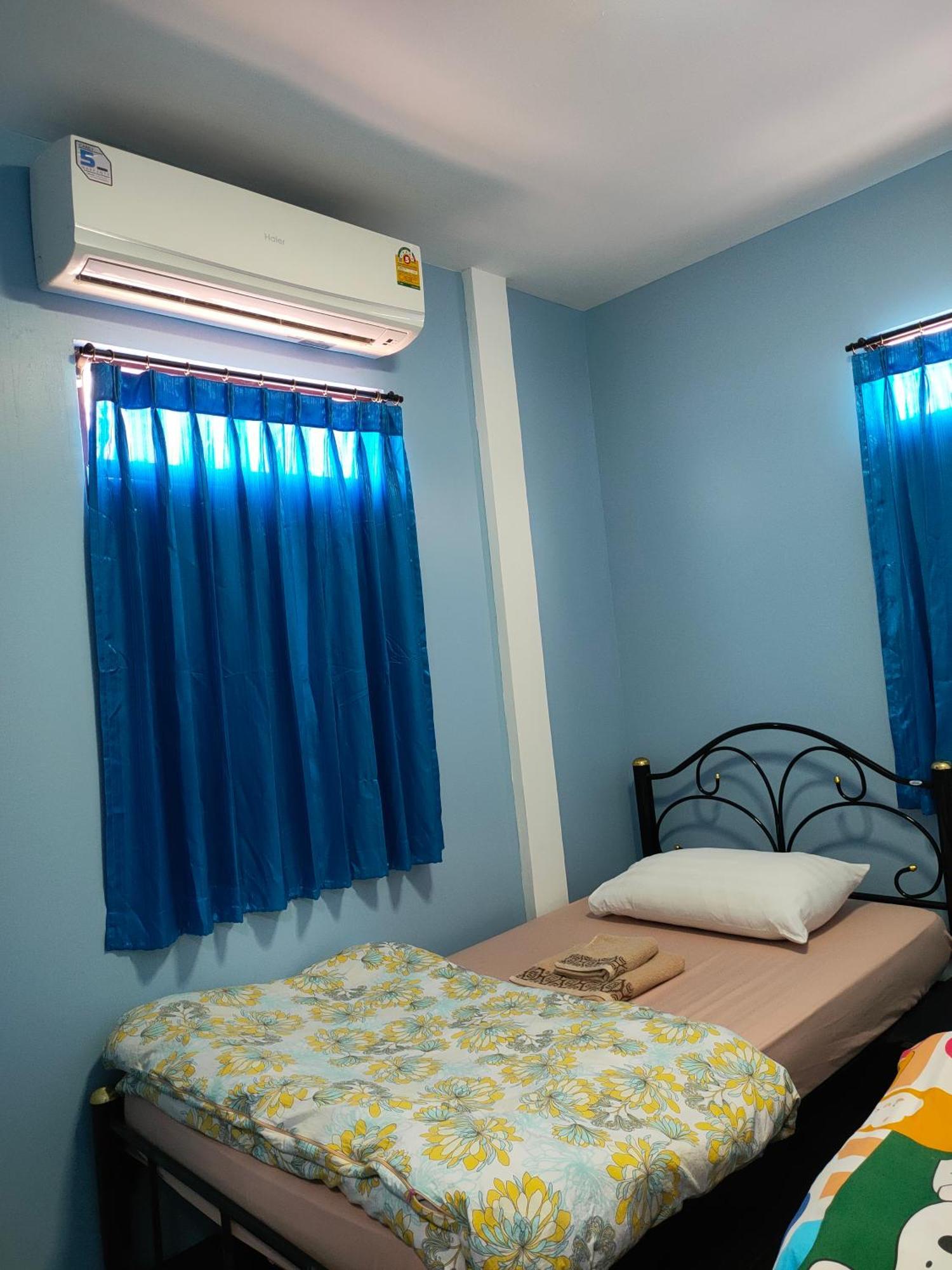 Home Stay At Tapae Chiang Mai Exteriör bild