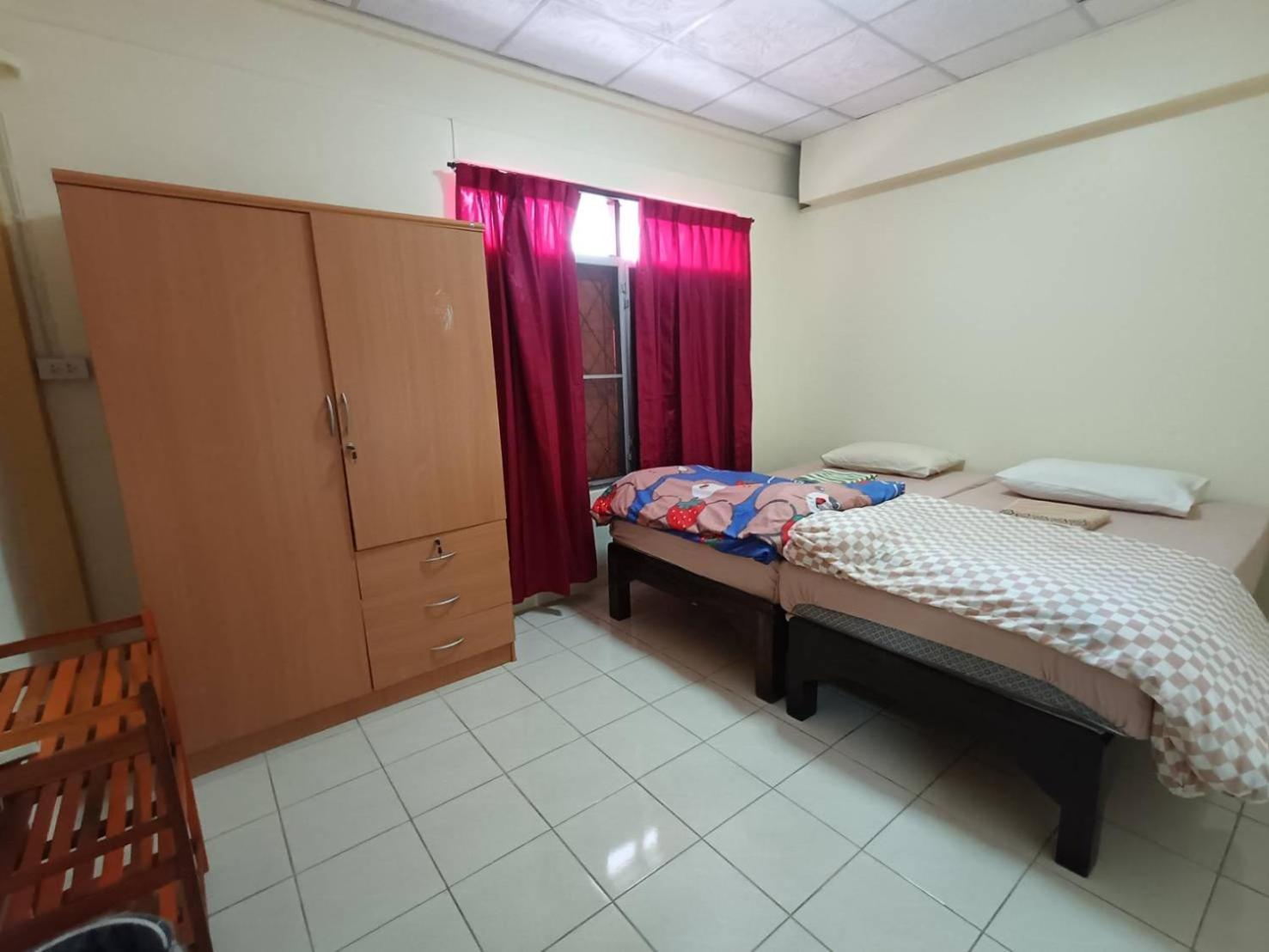 Home Stay At Tapae Chiang Mai Exteriör bild